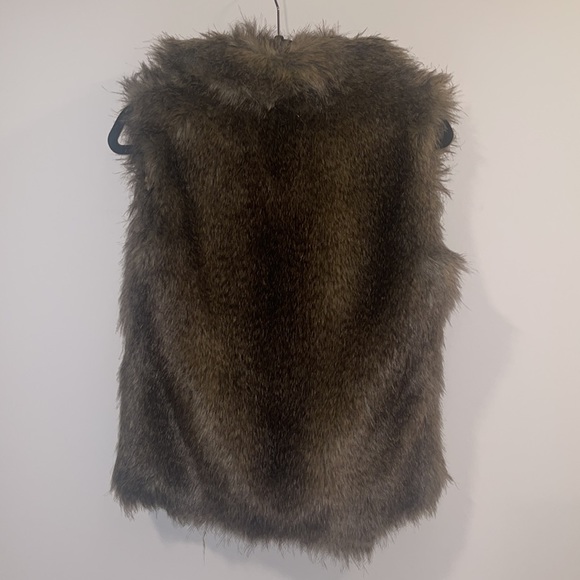 Jack Faux Fur Vest - Picture 2 of 3